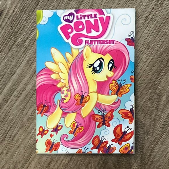 My Little Pony Fluttershy Micro-Comic Fun Pack (includes mini-poster & sticker) - Picture 2 of 4
